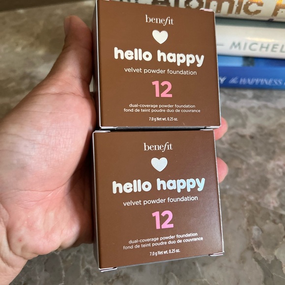 Hello Happy Velvet Powder Foundation 12 - Picture 2 of 8